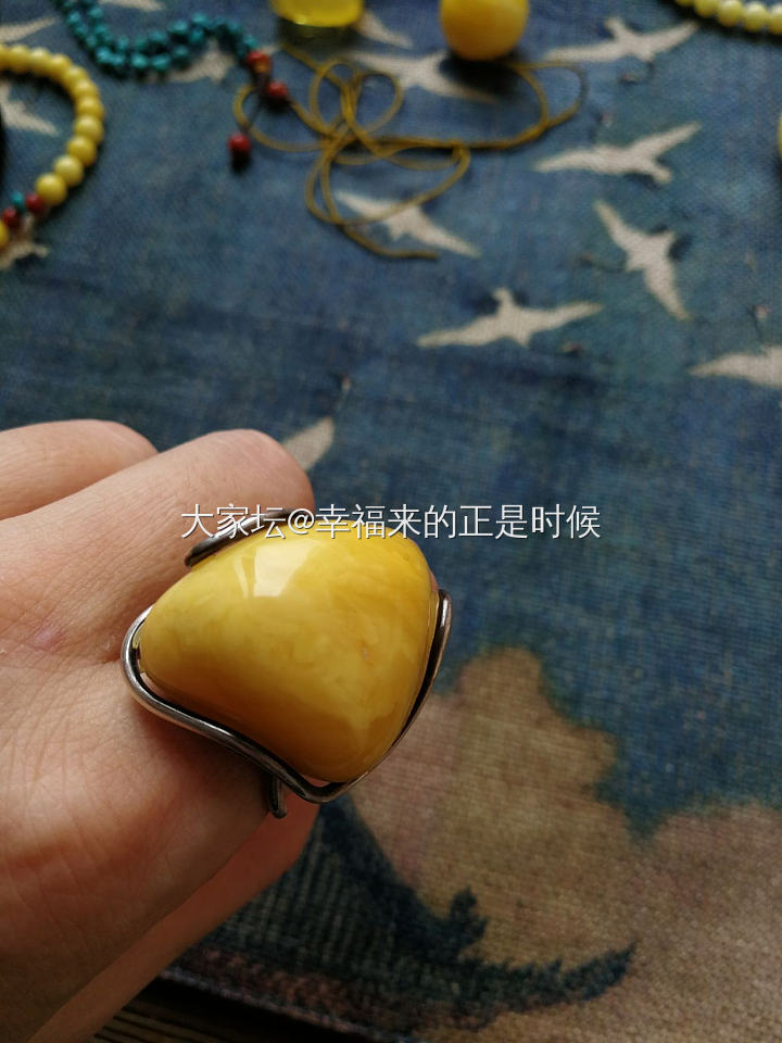 去上班_戒指挂件珠串手镯琥珀蜜蜡