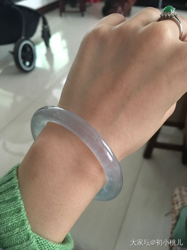 蓝色的翡翠手镯到底会不会发灰？_手镯翡翠