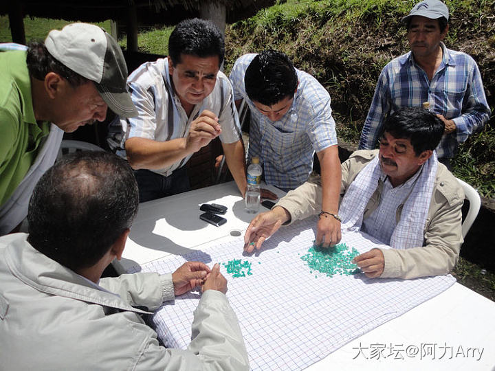 Emerald Hunting in Colombia 在哥伦比亚矿区找祖母绿_祖母绿