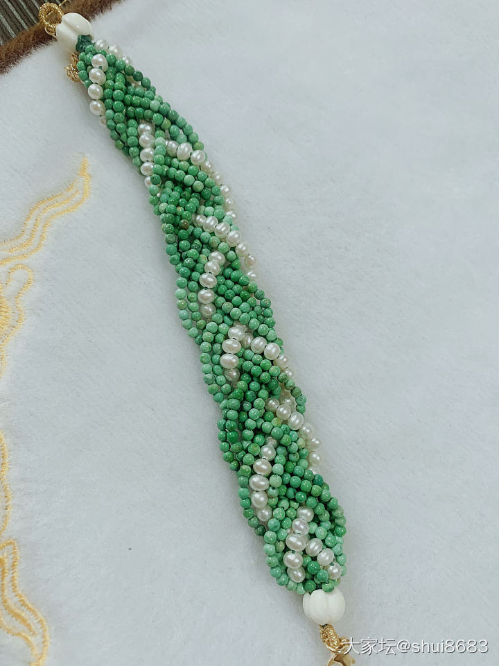 编了个绿松米珠手链，发现还可以改成手机链😊_手工diy松石