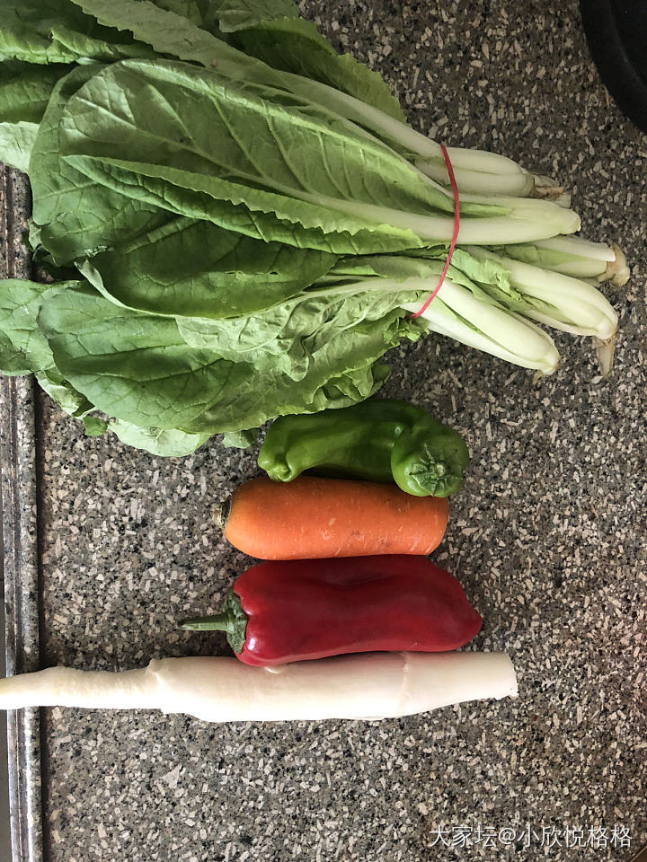 南方人 买菜日常 菜基本一个一个的买 今天的中椒 彩椒 胡萝卜 茭白搭配炒鱼皮 ...