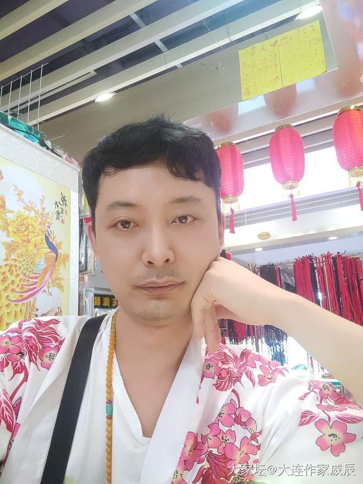 我慕倾心眷恋，喜恋莺燕呢喃，欢歌相伴唱晚，你舞飘逸欢颜，我经万水涉红尘，真心无意...