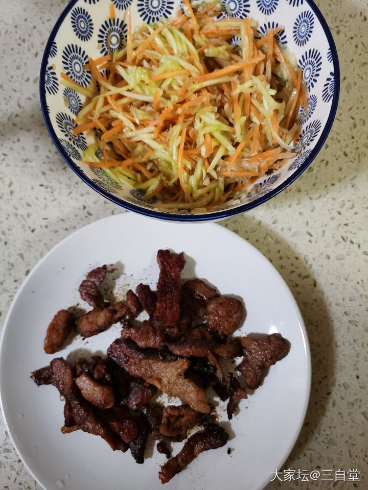 晚餐，孜然烤肉，凉拌小菜_美食