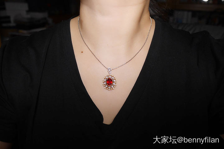 红色马亨盖镶嵌好了～_彩色宝石