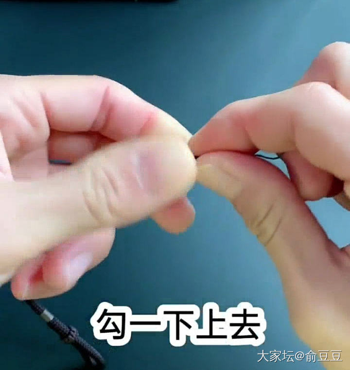 来来来，再手残也能编的小豹纹手绳分享_编绳