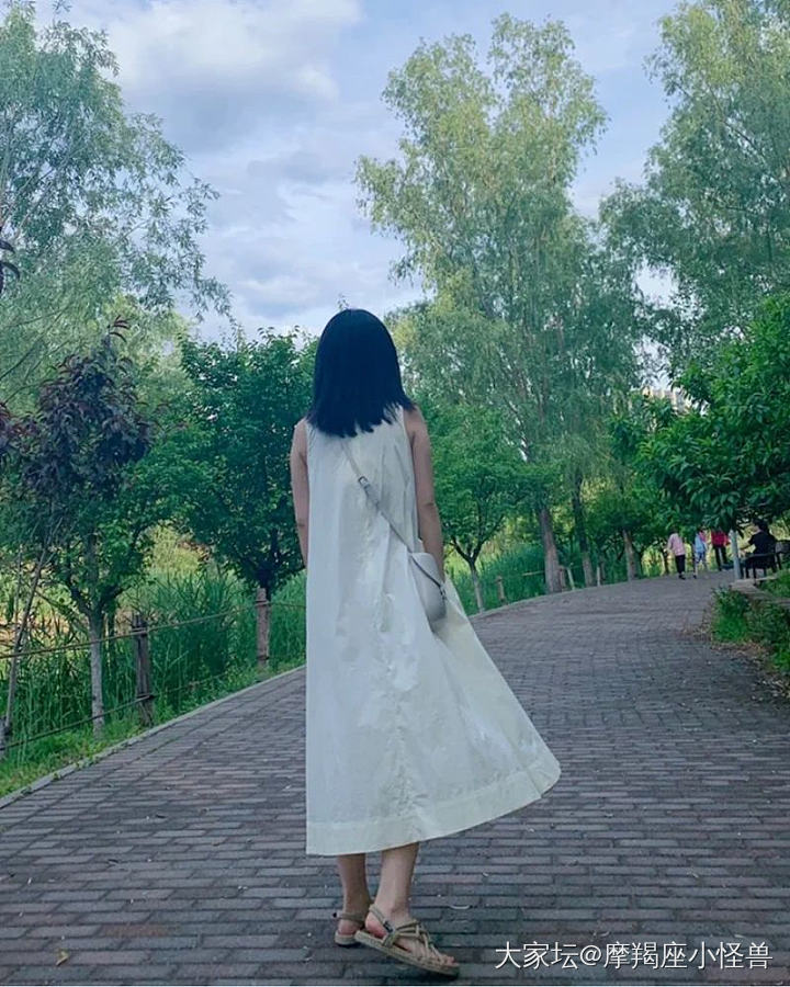 最近看连衣裙真的挑花眼_穿搭