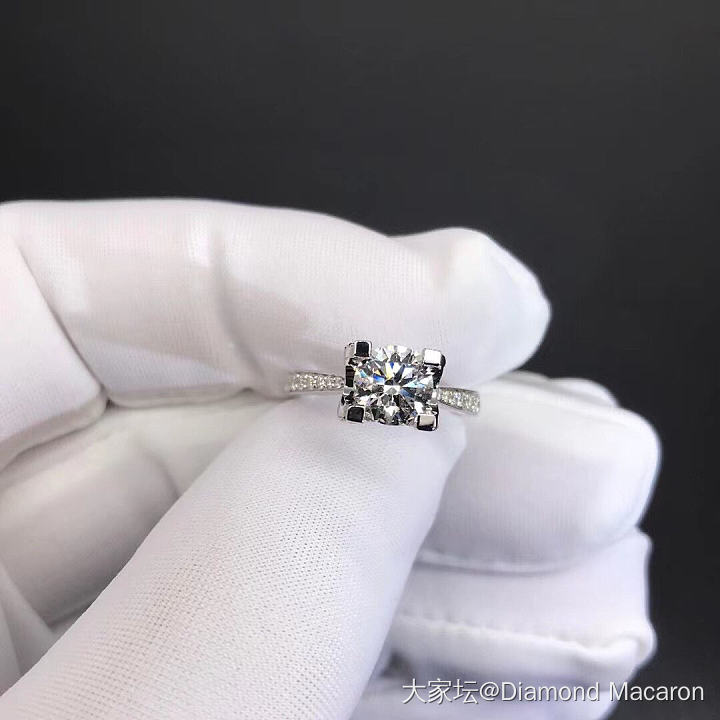 海水珍珠钻石耳钉
1克拉牛头钻戒，F，VS1_钻石
