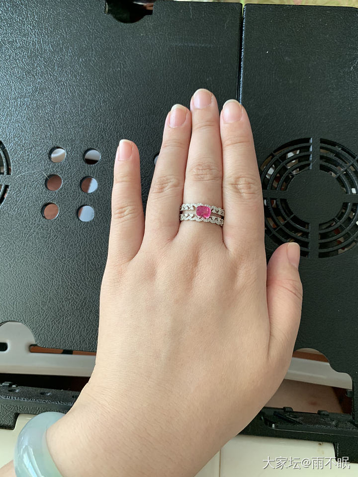 3颗尖晶1颗粉蓝宝选哪个？我又来啦～_蓝宝石尖晶石