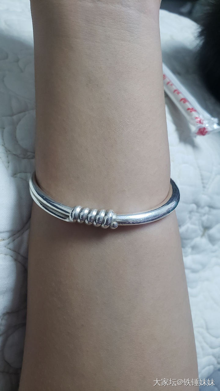 大家都晒晒戴的什么银镯呀？有没有养的很好的？_手镯银