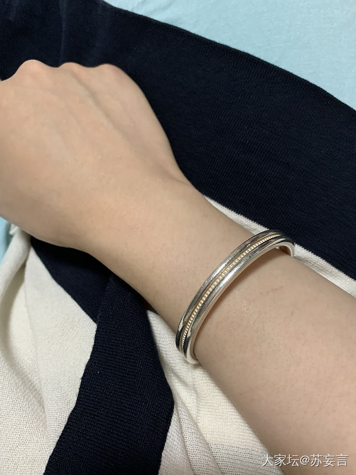 大家都晒晒戴的什么银镯呀？有没有养的很好的？_手镯银