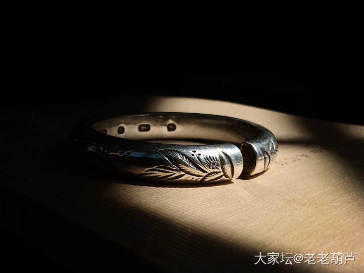 大家都晒晒戴的什么银镯呀？有没有养的很好的？_手镯银