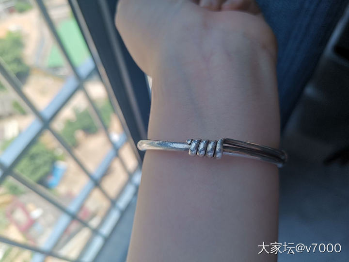 大家都晒晒戴的什么银镯呀？有没有养的很好的？_手镯银