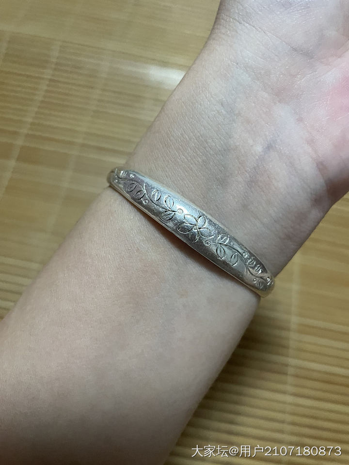 大家都晒晒戴的什么银镯呀？有没有养的很好的？_手镯银