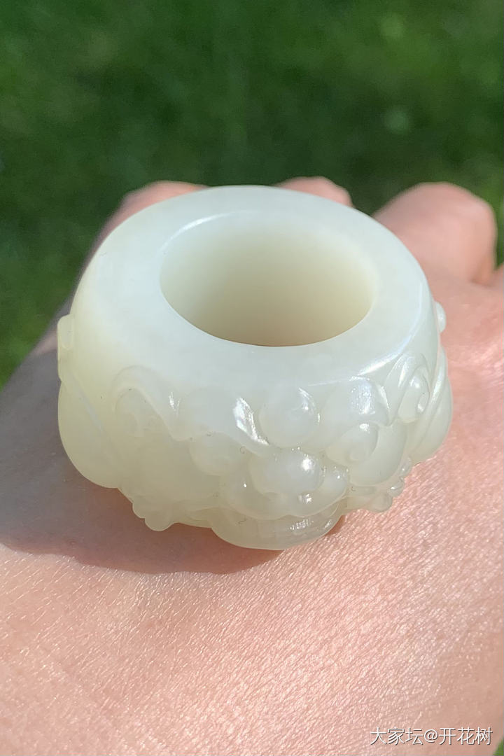 又一个巨大的扳指_扳指和田玉