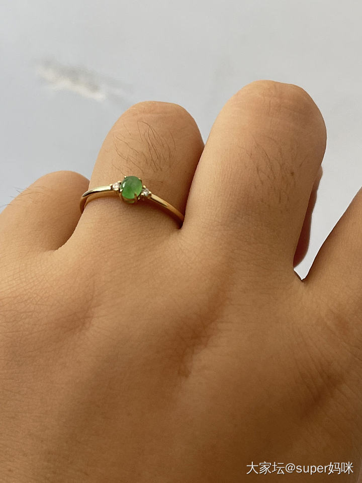 校长家买的小绿蛋戒指_钻石翡翠戒指