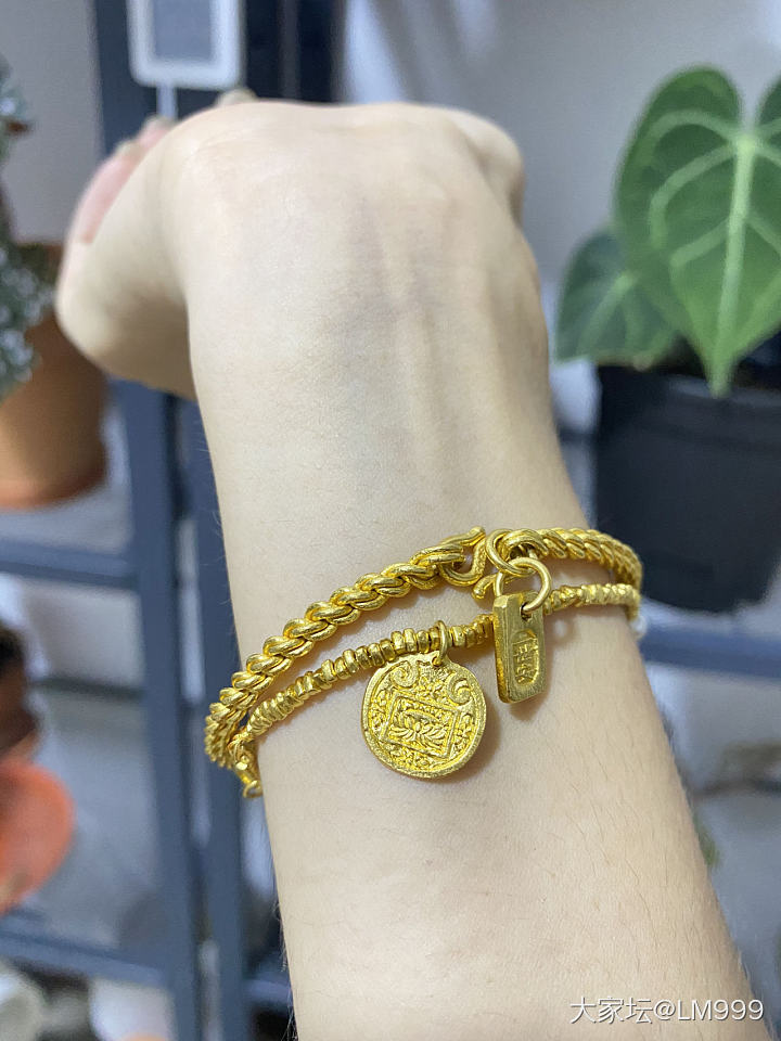 碎金子珍珠手串
抢了3份碎金子，整了半圈，这小东西真的小，差点没把我逼疯