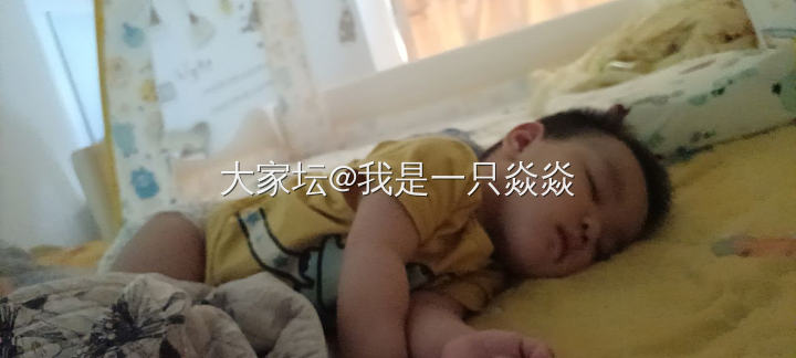 人类幼崽的趴睡_婴儿