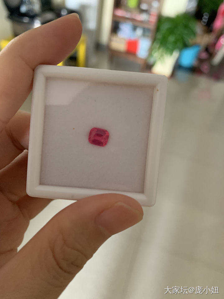 奶体马亨盖_尖晶石