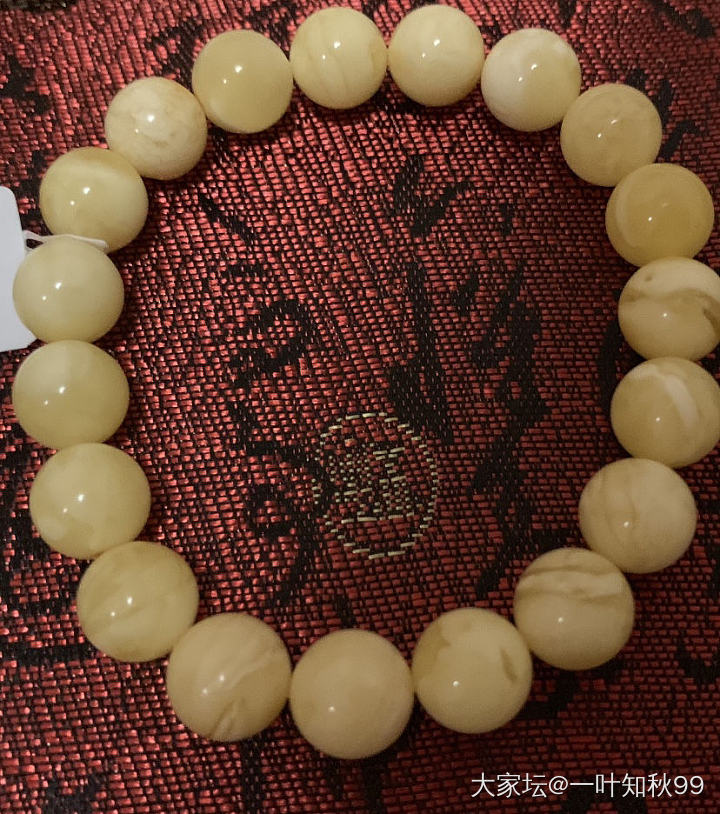 两串蜜蜡，哪串品相好些？_琥珀蜜蜡