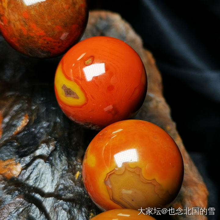 河北宣化战国红玛瑙大珠子手串_玉髓玛瑙