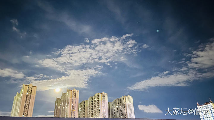 今天的月亮绝了 你想到了什么？