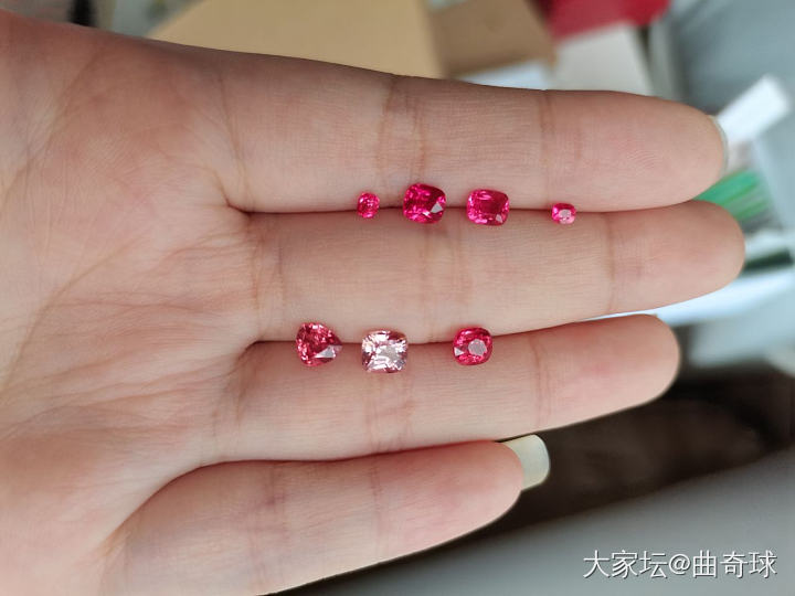秀一秀我咪咪小的祖母绿_祖母绿