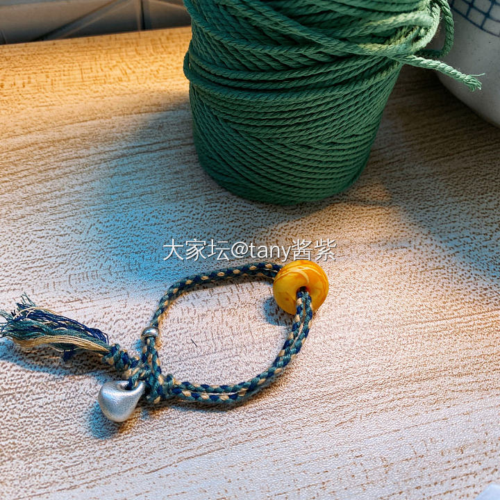 最近喜欢编绳盘串_编绳蜜蜡