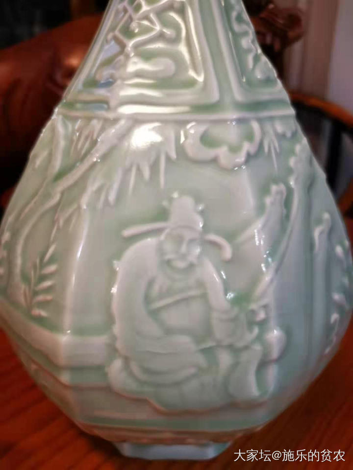 清-乾隆款-景德镇青釉刻花八棱瓶_陶瓷