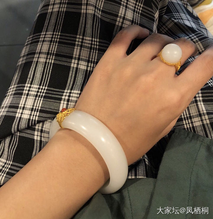 和田也养眼_手镯和田玉