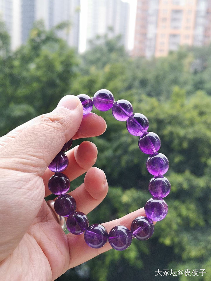 13-14年水晶火的时候，紫水晶还是挺贵的，现在不值钱了😂_珠串银水晶