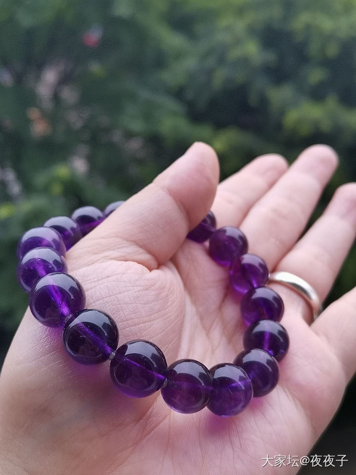 13-14年水晶火的时候，紫水晶还是挺贵的，现在不值钱了😂_珠串银水晶