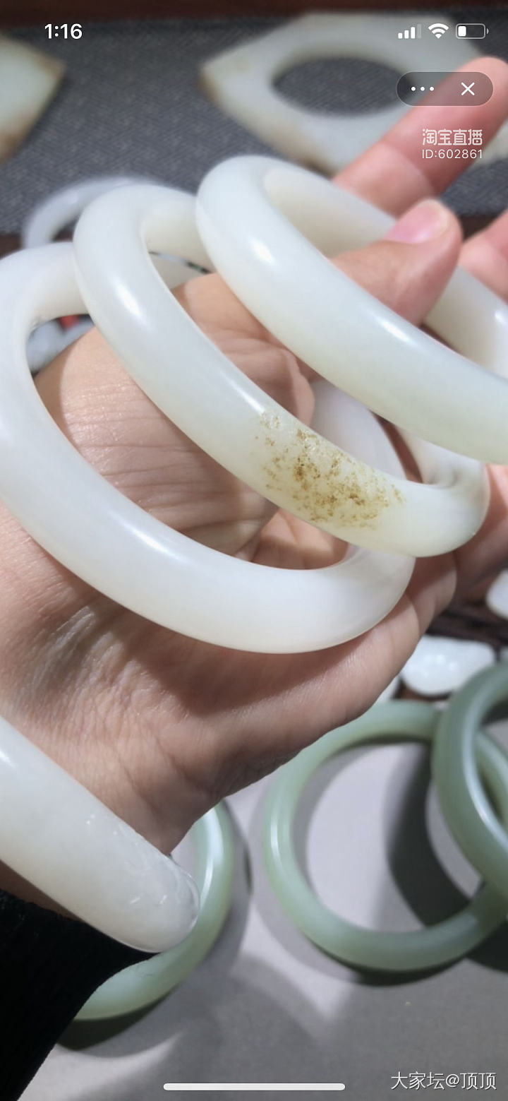 大家来玩一个小游戏-找籽料！_和田玉