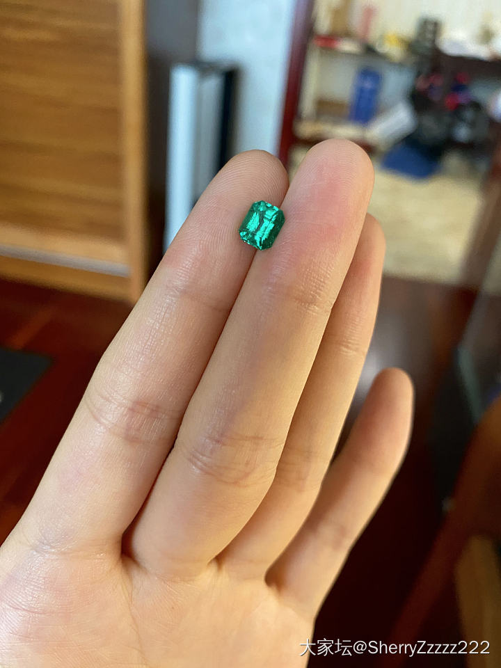 小绿眼睛_祖母绿