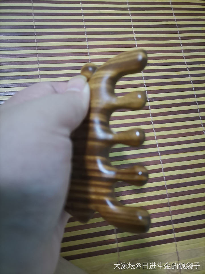 第1次体会到自己油性皮肤的好处，刚到的兔兔梳子好粗糙的感觉(๑•́ ₃•̀๑)_木