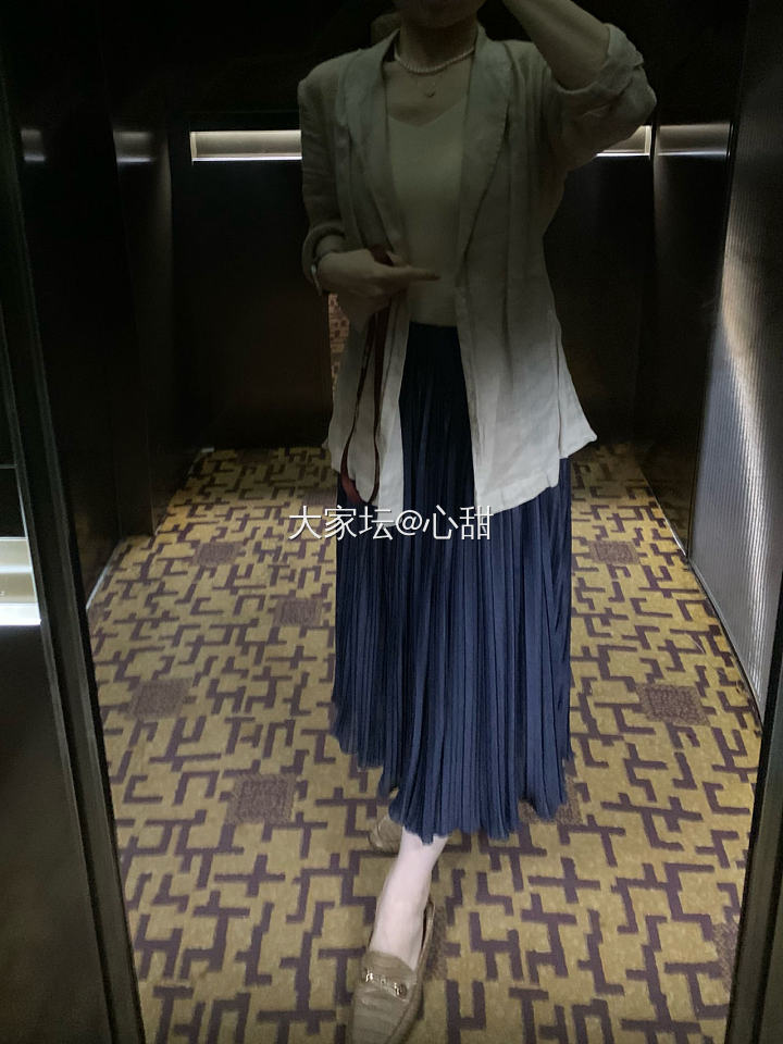 十月份第一个工作日😊精神饱满地去上班_梵克雅宝首饰