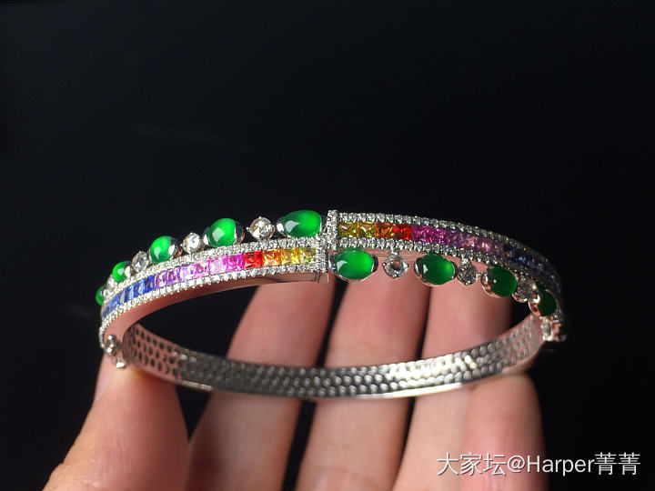 是美好的彩虹哟🌈
翡翠与宝石的碰撞更加的出色
设计总是让人心动
没有谁能够拒绝得..._翡翠