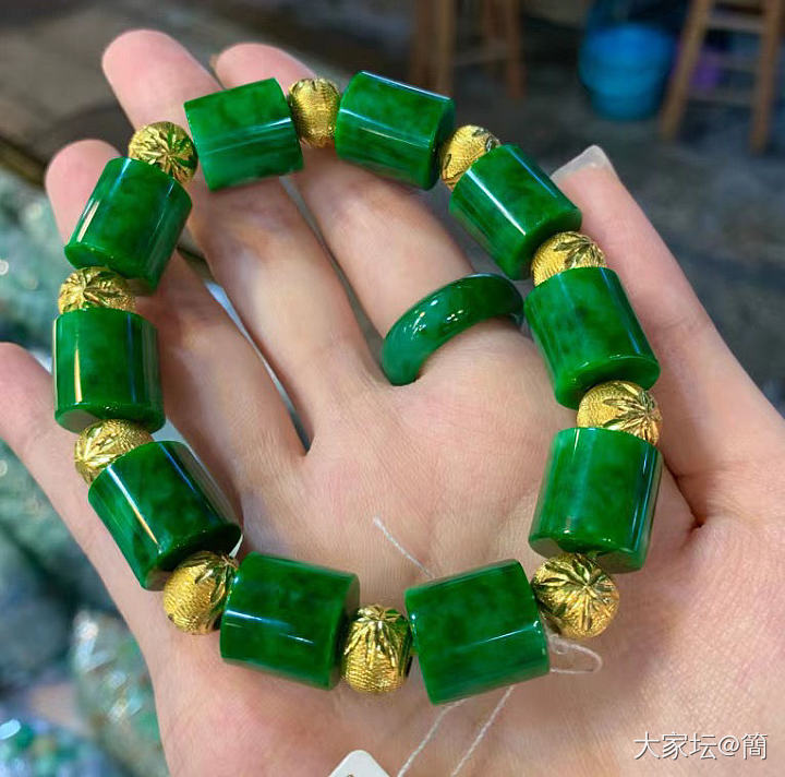 我妈说的，这叫“国王的配饰”._翡翠