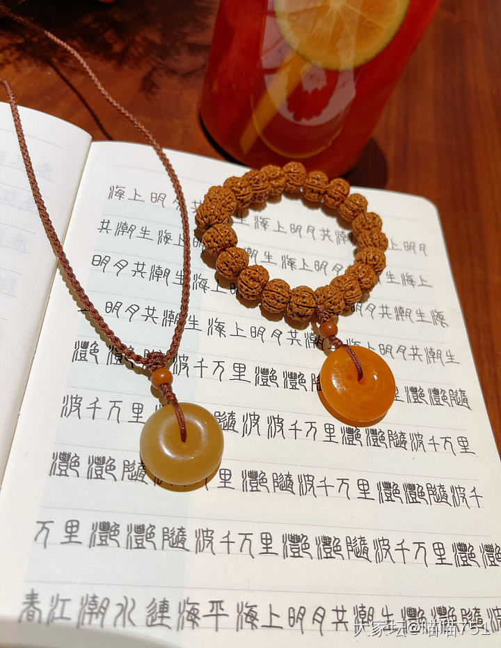 前几天买了两个扣子_琥珀蜜蜡