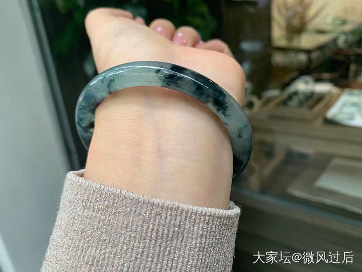 🆕❤️冰种乌鸡翡翠圆条
尺寸：54.2-7.3-7.5_翡翠