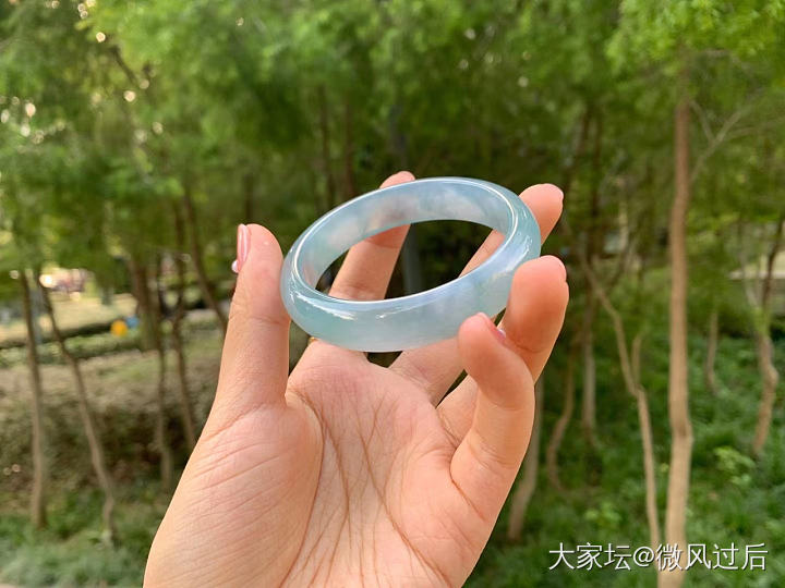 🆕❤️冰蓝蓝水天空蓝飘绿翡翠手镯
尺寸：54.8-13-7.3_翡翠