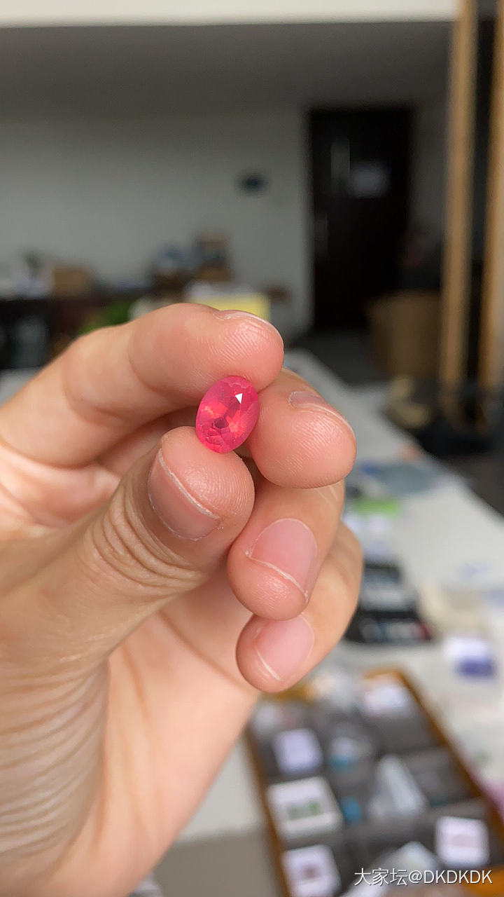 又收到一颗马亨盖_尖晶石