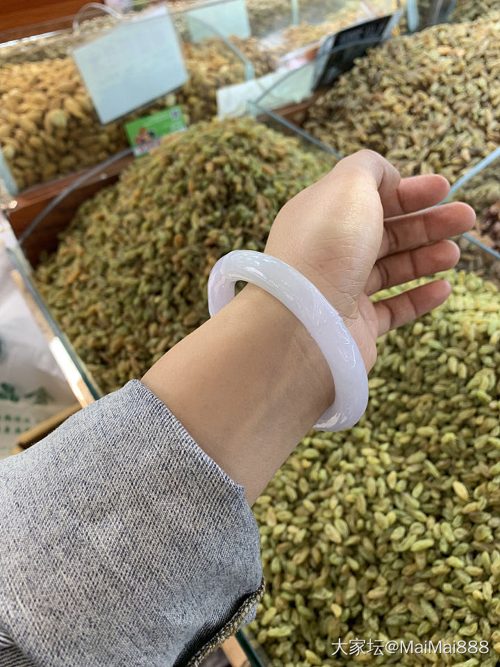 实体店购买明料定制手镯，出货后不满意，正在维权_翡翠