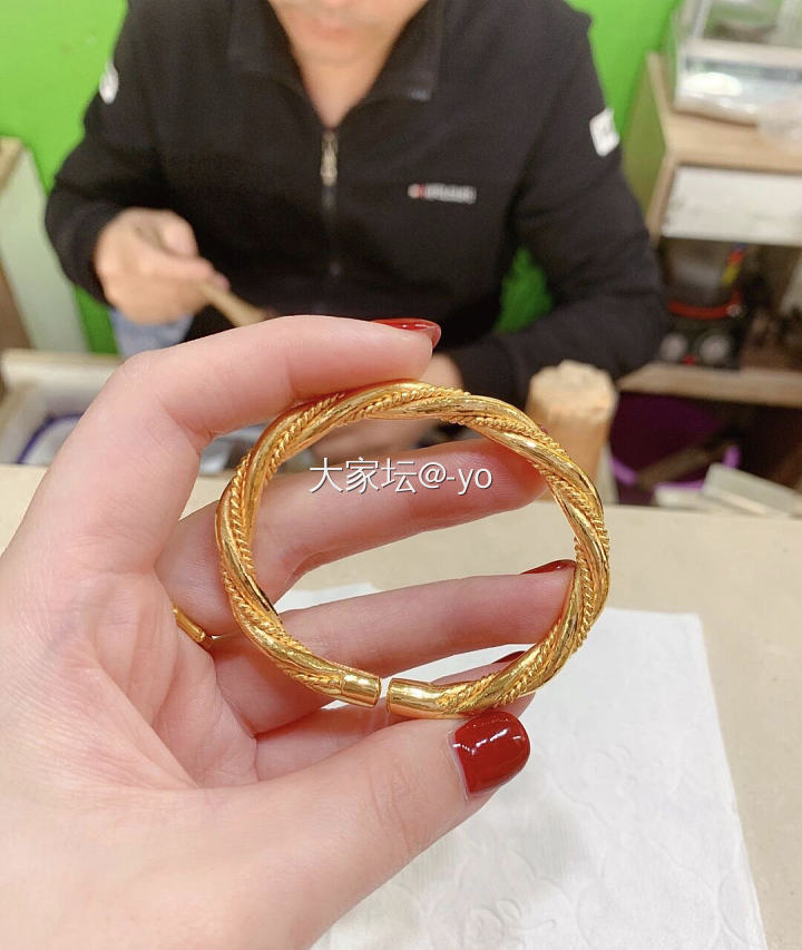 十二团的大心心 搓手手期待

前几天用自己的金饰在校长家置换了十二团的坛红大心心...