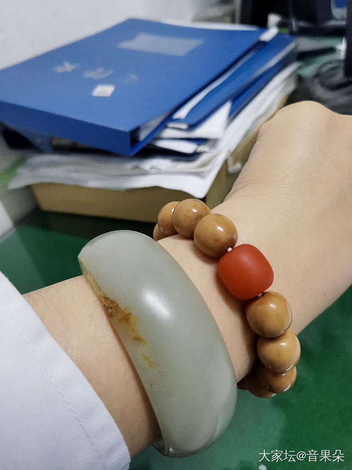 第一次尝试买了一串菩提子，重新编了一下，没事盘盘，期待变化_文玩