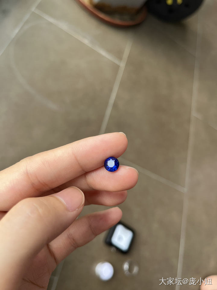 最近入贵宝坑，但是发现跟尖晶真的很不一样_蓝宝石