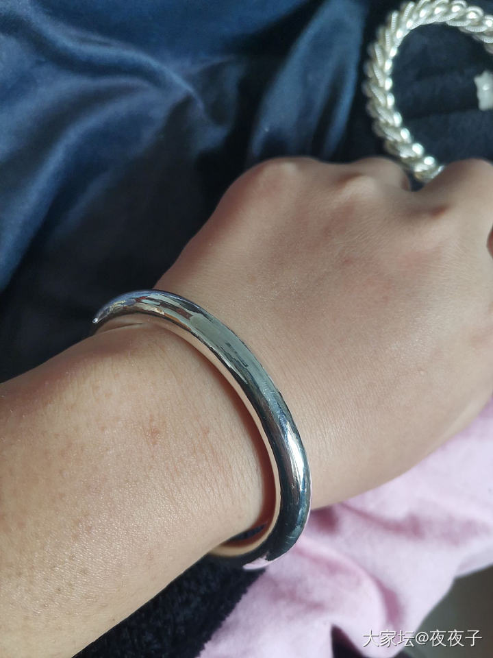 今天到了小唐哥7环(/≧▽≦/) 老世兴银镯_银