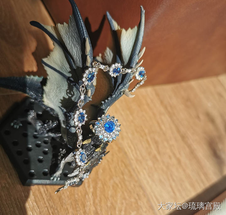 冬日带琥珀_彩色宝石琥珀琥珀蜜蜡