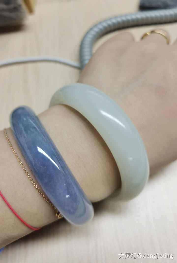 要是镯子碰着不会丁零当啷响就好了_翡翠
