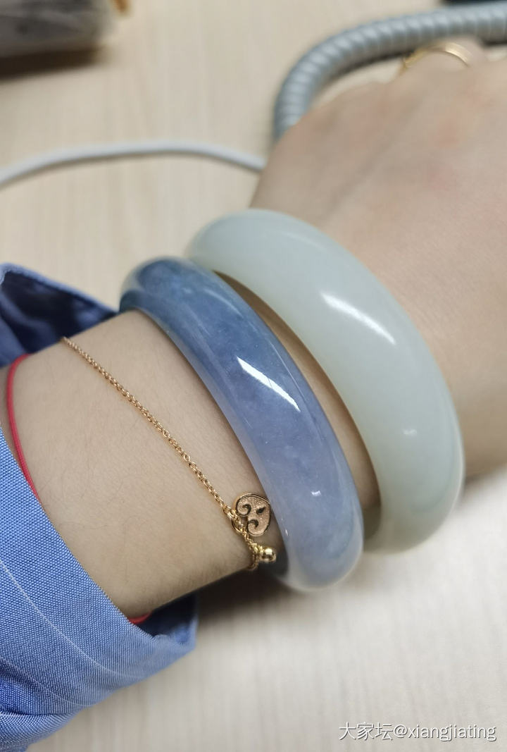 要是镯子碰着不会丁零当啷响就好了_翡翠