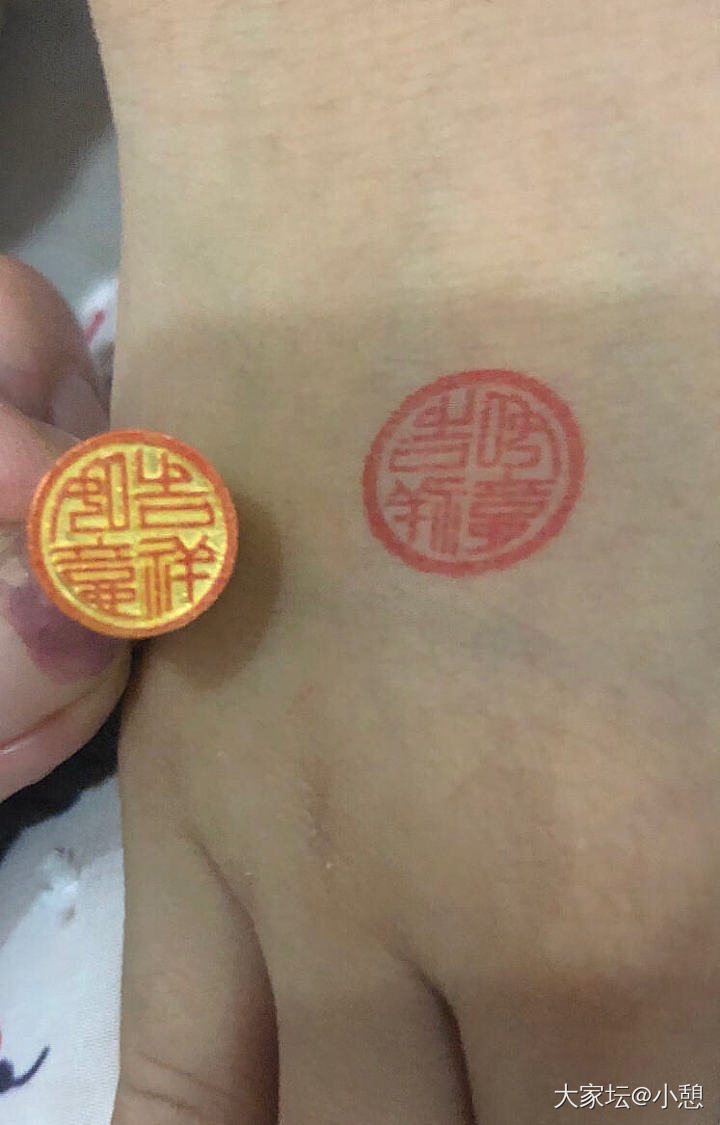 求助，这个金吊坠是谁家的呀～_挂件金